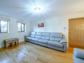 Cottage with barbeque, hot tub & garden - Image 4