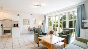 Flat with garden & terrace - Image 2