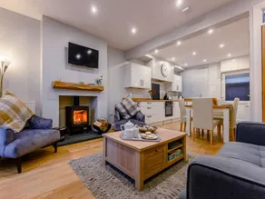 Cottage with garden & terrace - Image 2