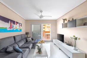 Wohnung mit Pool, Terrasse und Garten | Stadtblick - Image 3