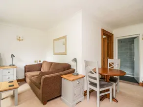 Cottage adapté aux familles avec terrasse et jardin - Image 5