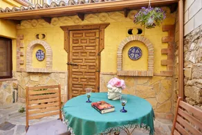 Holiday home with terrace | City view | Perfect for remote work - Image 3