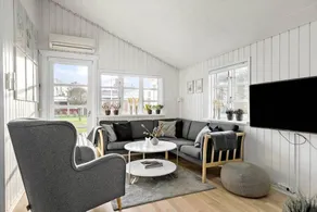 Holiday home with BBQ & terrace - Image 2