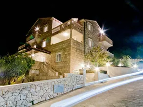 Flat with garden & terrace - Image 2