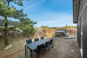 House with terrace & jacuzzi - Image 2