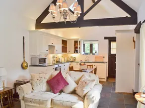 Cottage with garden - Image 4
