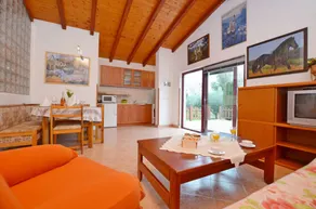 Tolles Ferienhaus mit Grill und Garten | Gartenblick | Haustiere sind willkommen - Image 2