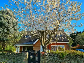 Family-oriented cottage with garden, hot tub & barbecue - Image 3