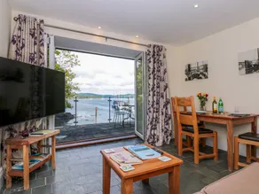 Cottage with terrace & garden - Image 5