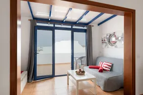 Vacation Home 'Rojo' with Sea View and Wi-Fi - Image 3