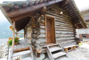 Family-friendly chalet with hot tub, sauna & barbeque | Mountain view | Pets allowed - Image 2
