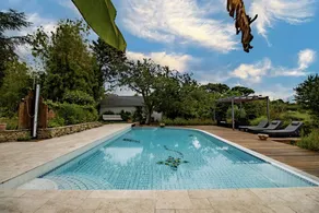 Appartamento con piscina, giardino e terrazza | Vista sul giardino - Image 2