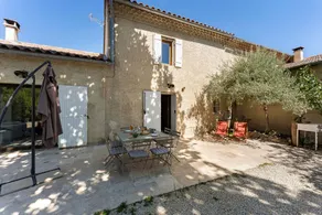 Family-friendly ample holiday home with pool, garden & jacuzzi | Garden view - Image 2