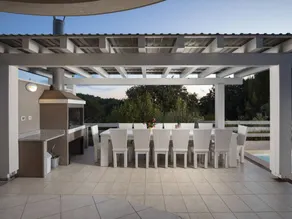 Ferienhaus mit Garten, privatem Pool und Terrasse - Image 5