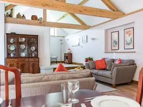 Cottage with garden - Image 2