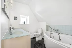 Fully equipped spacious house with hot tub, barbecue & terrace - Image 2