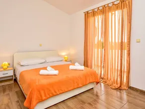 Nice flat with barbeque, garden & terrace - Image 4