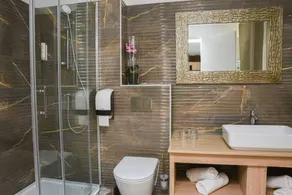 Dedicated room with terrace - Image 5