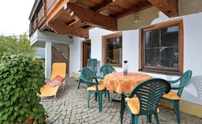 Family-oriented pleasant flat with garden & terrace - Image 4