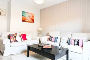 Pleasant apartment with terrace & garden - Image 2