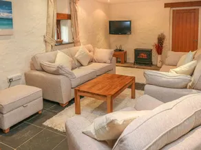 Family-friendly wonderful cottage with garden - Image 2