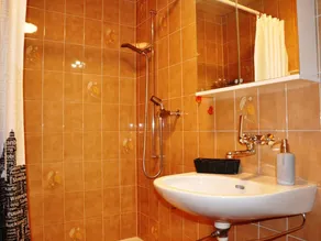 Holiday apartment with garden - Image 2
