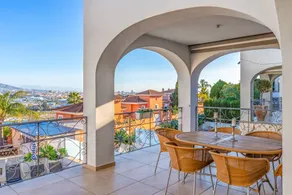 Geräumige und elegante Villa mit beheiztem Pool v214 - Image 3