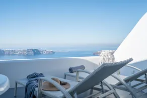Lyris Suite, Wonderful Sea Views, Heated Outdoor Jacuzzi, Imerovigli - Image 2