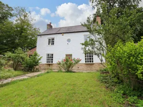 Cottage with garden, jacuzzi & terrace - Image 2