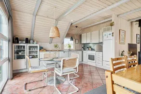 Holiday home with sauna & terrace - Image 4