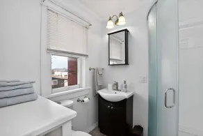 Family-oriented ample flat - Image 4
