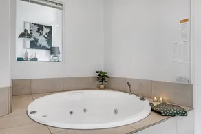 House with sauna, terrace & hot tub - Image 4