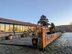 Cottage with garden & BBQ - Image 2