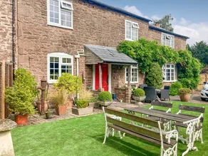 Family-friendly pleasant cottage with BBQ & garden | River view - Image 2