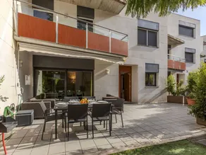 House with hot tub, barbecue & heated pool - Image 2