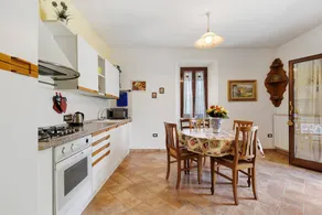 Il Girasole Apartment: Accessible Comfort and Relaxation in a Private Garden - Image 4