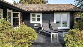 Holiday home with terrace & BBQ | Sea view - Image 4