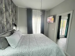 Flat with terrace - Image 3