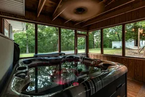 Peaceful Charming Cottage with Private Dock & Cozy Hot Tub in Murray, Kentucky - Image 2