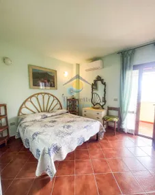 Apartment with terrace - Image 3