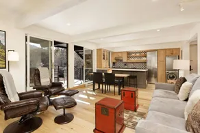 UTE 302 - 2 Br condo by RedAwning - Image 2