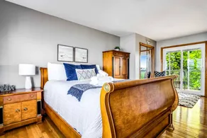 Glorious Cottage with Amazing Sights in Leamington, Ontario - Image 4