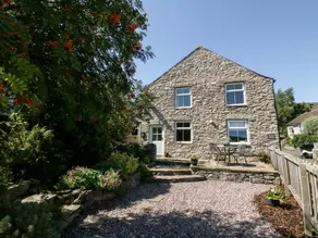 Child-friendly wonderful cottage with garden - Image 2