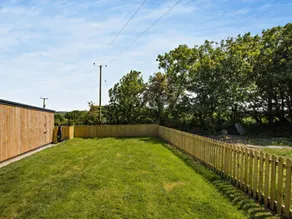 Cottage with hot tub, garden & barbeque - Image 3