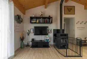 Gite with barbeque, terrace & garden - Image 3