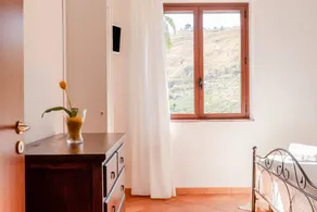 Chambre privée avec barbecue, terrasse et jardin | Vue montagne - Image 4