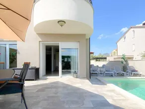 Ferienhaus mit Terrasse und privatem Pool - Image 3