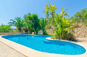 Encantadora villa apta para familias con terraza, jardín y jacuzzi - Image 4