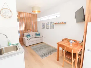 Fully equipped cottage with hot tub & garden | Pet-friendly - Image 4