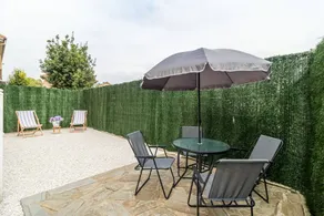 Apartment with garden | Garden view | Perfect for remote work - Image 2